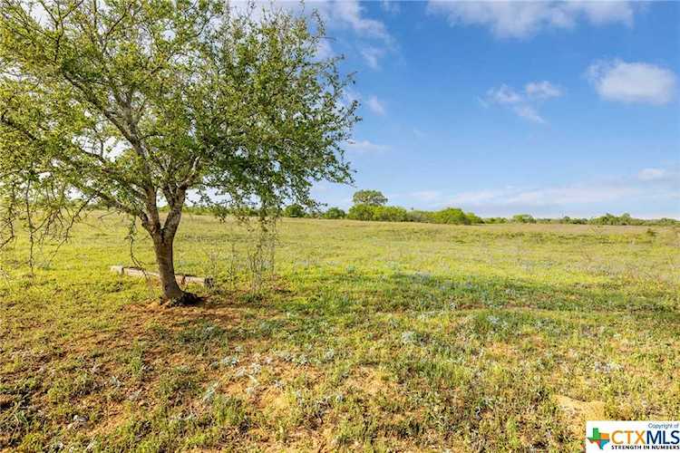 000 County Rd 117 Nixon, TX 78140