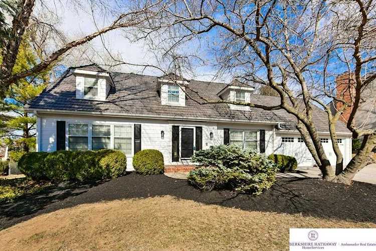 9945 Essex Dr Omaha, NE 68114
