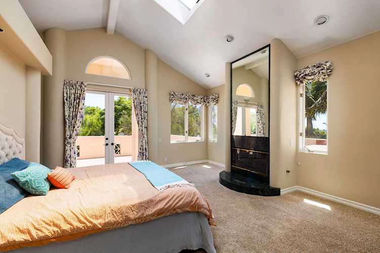 980 Vista De La Mesa Drive Santa Barbara, CA 93110