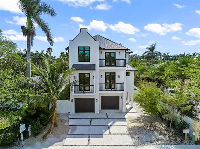 128 Fillmore Dr Sarasota, FL 34236