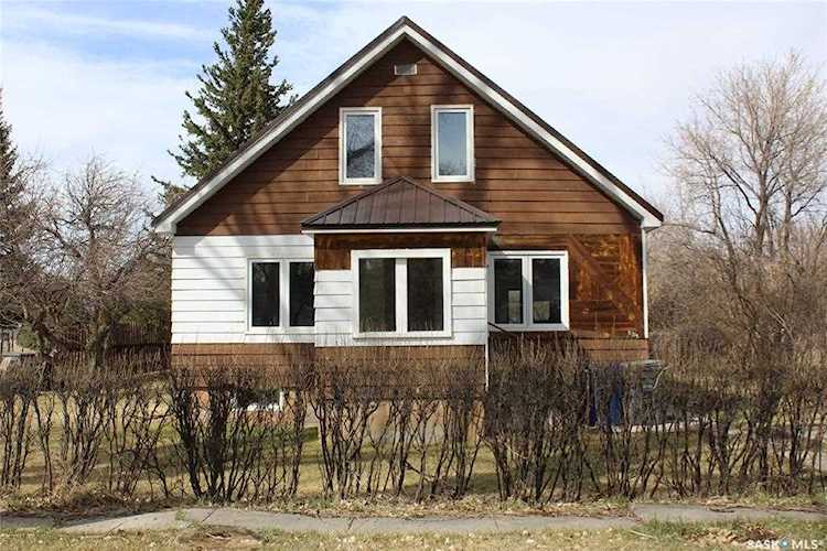 631 Front St Eastend, SK S0N 0T0