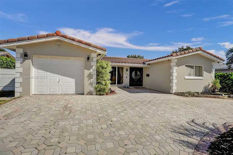 1327 Rodman St Hollywood, FL 33019