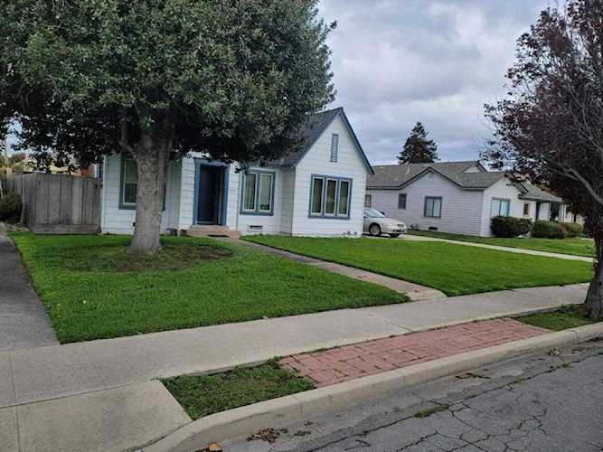 329 Hawthorne St Salinas, CA 93901 | MLS ML81922194 Photo 1