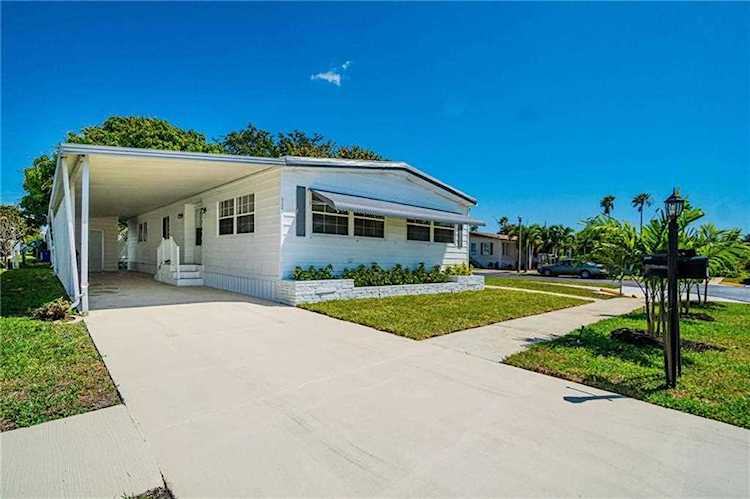 113 NW 52nd Ct Deerfield Beach, FL 33064