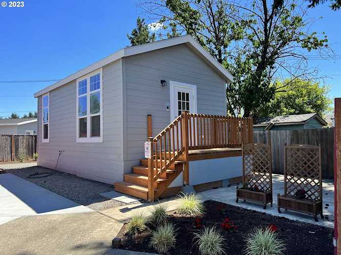 9700 SW Tualatin RD #30 Tualatin, OR 97062