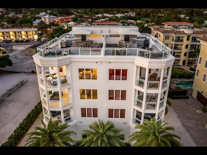 301 Beach Rd #301-1 Sarasota, FL 34242