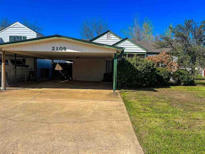 2109 NW Lake Ave Lawton, OK 73507
