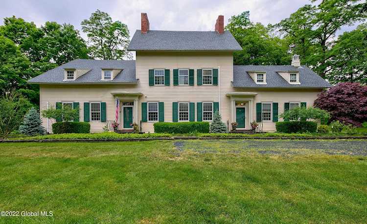 1 Norman Vale Lane Guilderland, NY 12084