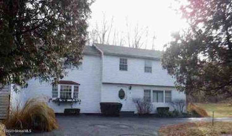7 Erics Ln Rexford, NY 12148 | MLS 202310443 Photo 1