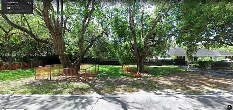 420 Sunset Dr Coral Gables, FL 33143