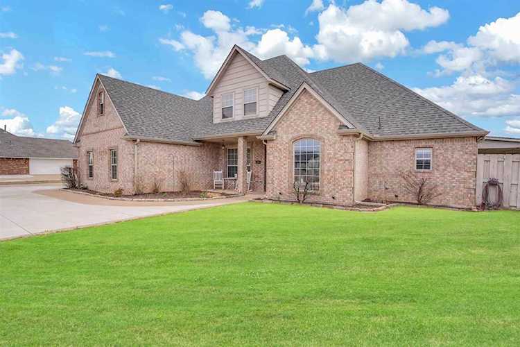 46 NW Sandy Trail Ln Lawton, OK 73505