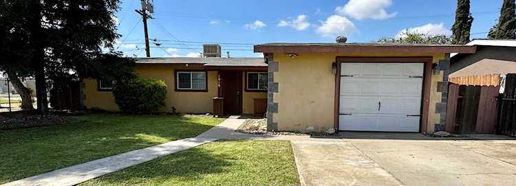 1019 N Enos St Visalia, CA 93292 | MLS 222790 Photo 1