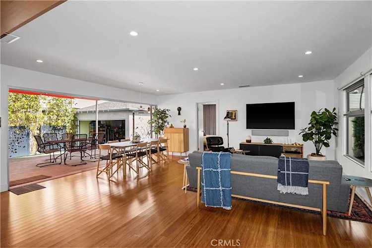 1300 Lynngrove Dr in Manhattan Beach, CA - MLS# SB23025389 Photo 1