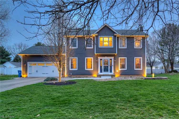 210 SW Wyandotte Trl Hartville, OH 44632