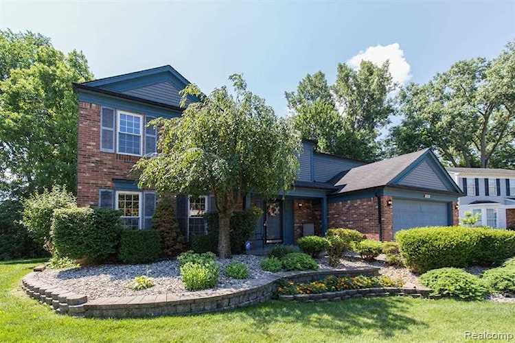 33801 Whitewood Westland, MI 48185 | MLS 20221020674 Photo 1