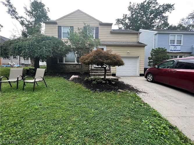 2462 White Rd University Heights, OH 44118