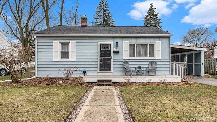 561 Hunt Place Ypsilanti Twp, MI 48198 | MLS 543293252 Photo 1