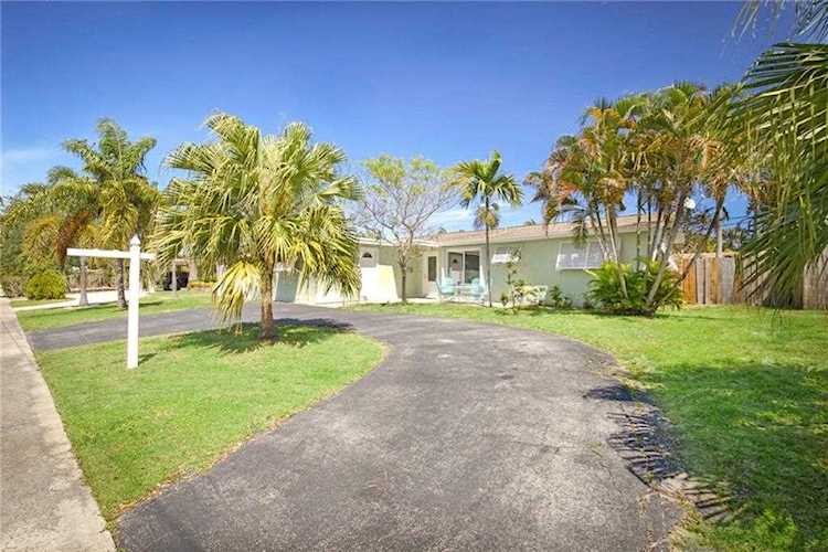 1672 SE 10th Ave Deerfield Beach, FL 33441