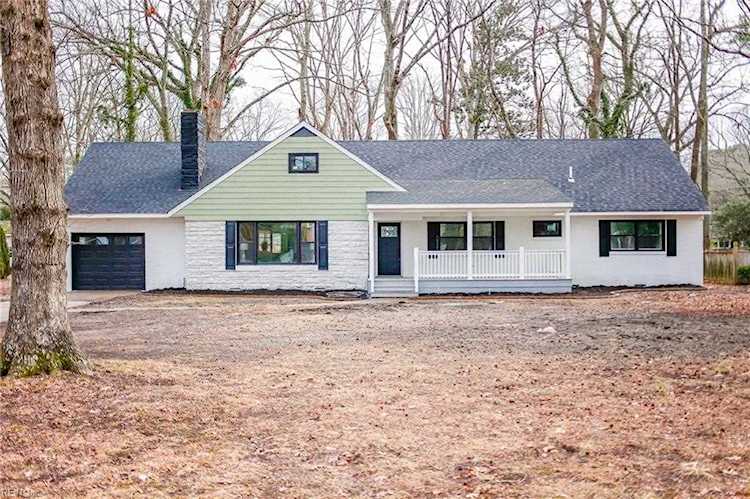 124 Parkway Dr Newport News, VA 23606