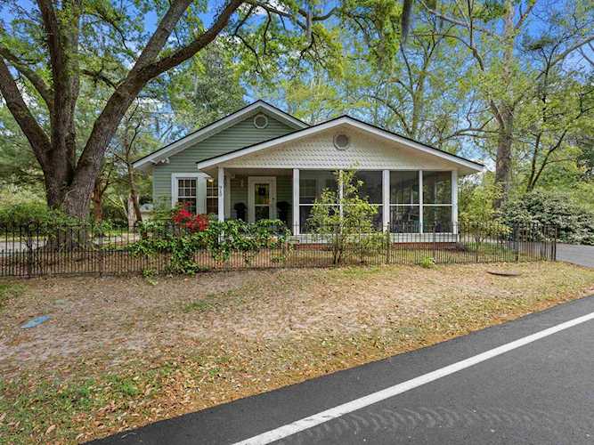 910 Pine St. Conway, SC 29526 | MLS 2306006 Photo 1
