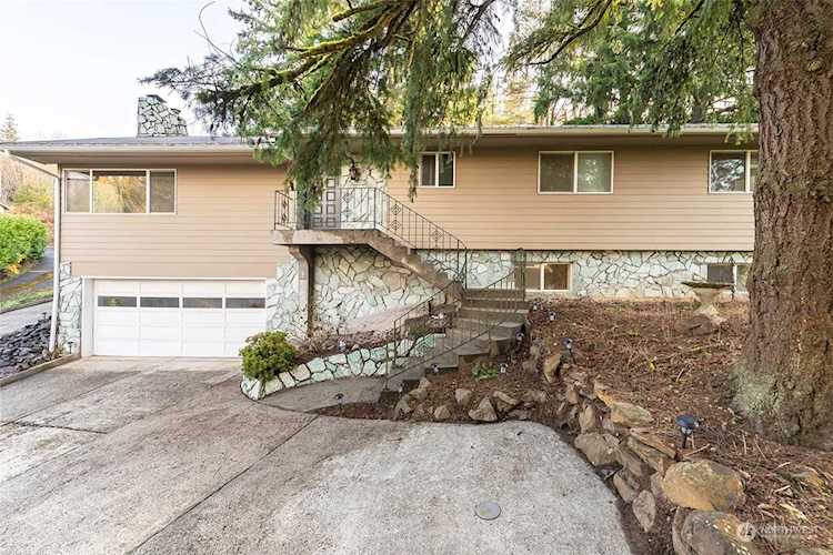 402 Coal Creek Rd Longview, WA 98632