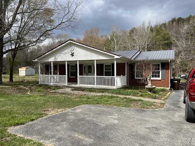 324 Frames Branch Rd Clay City, KY 40312