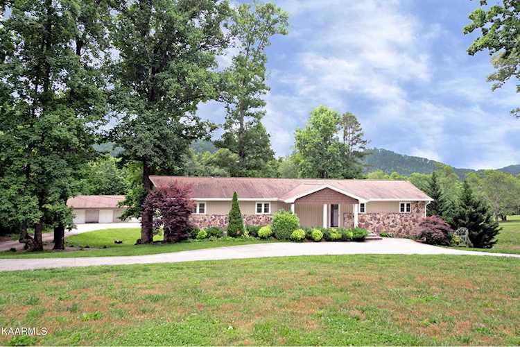 7412 Munsey Rd Corryton, TN 37721