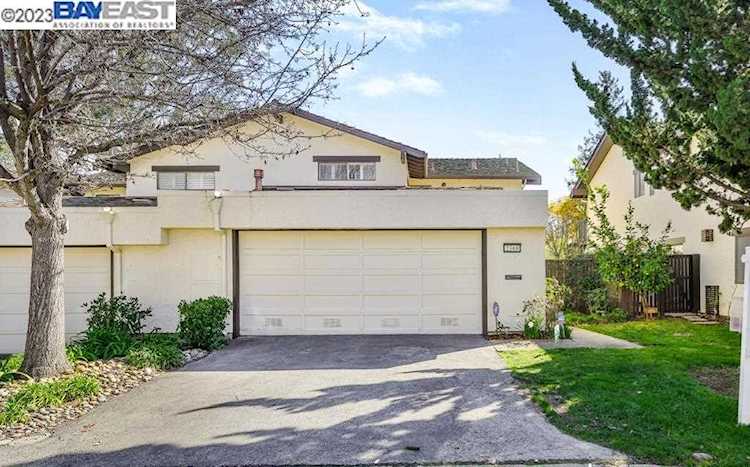 2369 Sharon Oaks Dr, Menlo Park, CA 94025-6816 | RubyHome Photo 1