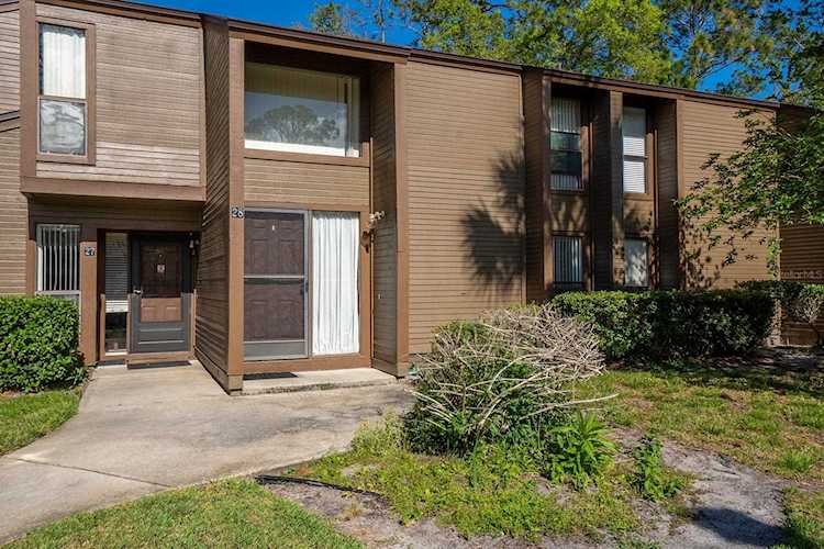 28 Oxford Ln Palm Coast, FL 32137