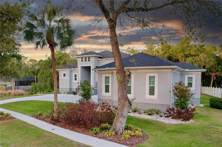 1706 Meyers Cove Dr Tarpon Springs, FL 34689