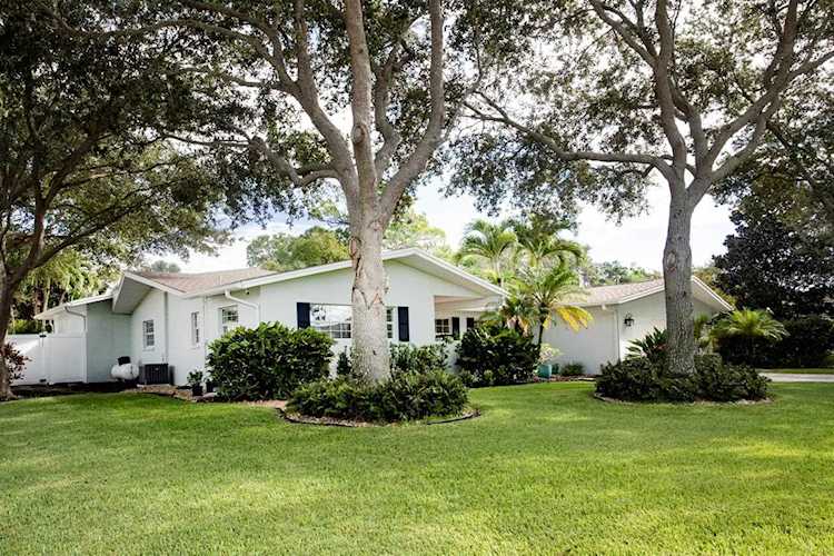 806 Jacaranda Dr Largo, FL 33770