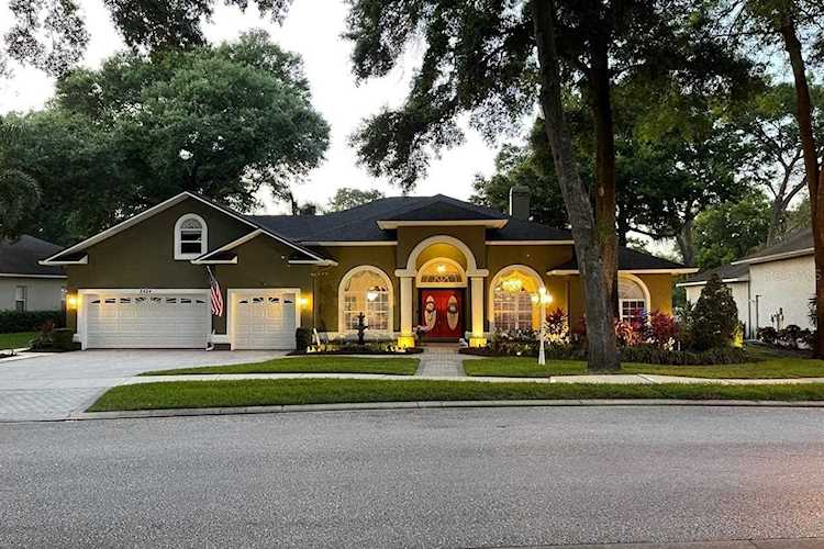 2424 Valrico Forest Dr Valrico, FL 33594