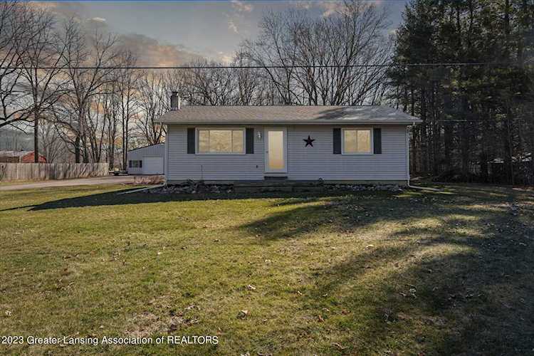 2107 S Waverly Rd Eaton Rapids, MI 48827 | MLS 272024 Photo 1