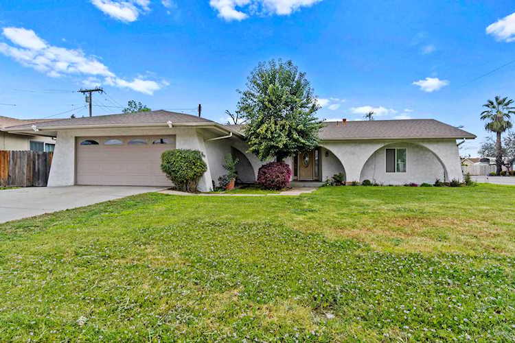 1207 S Emerald Ct Visalia, CA 93277 | MLS 222852 Photo 1