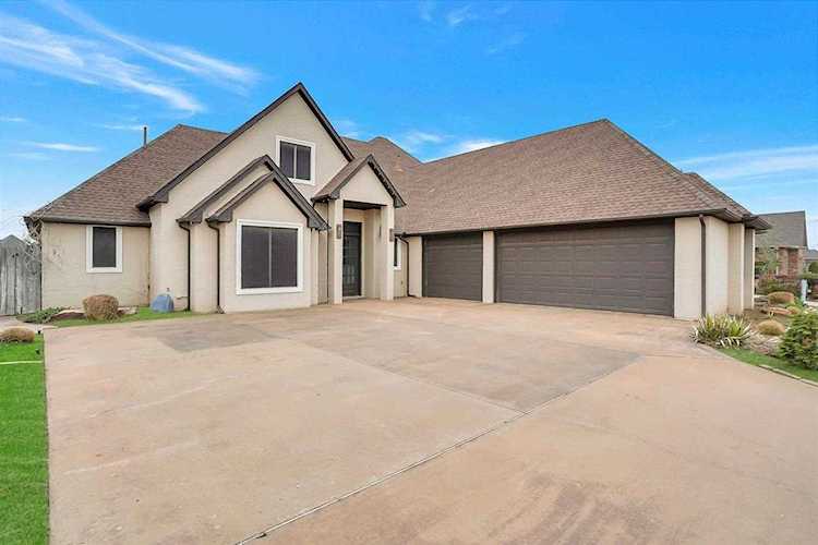 7623 NW Wyatt Lake Dr Lawton, OK 73505