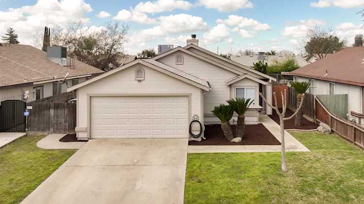 881 Alameda St Tulare, CA 93274 | MLS 222863 Photo 1