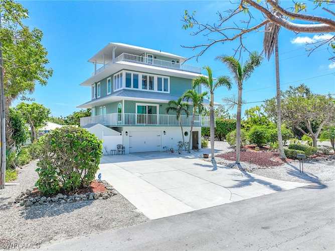 7829 Bocilla Ln Bokeelia, FL 33922