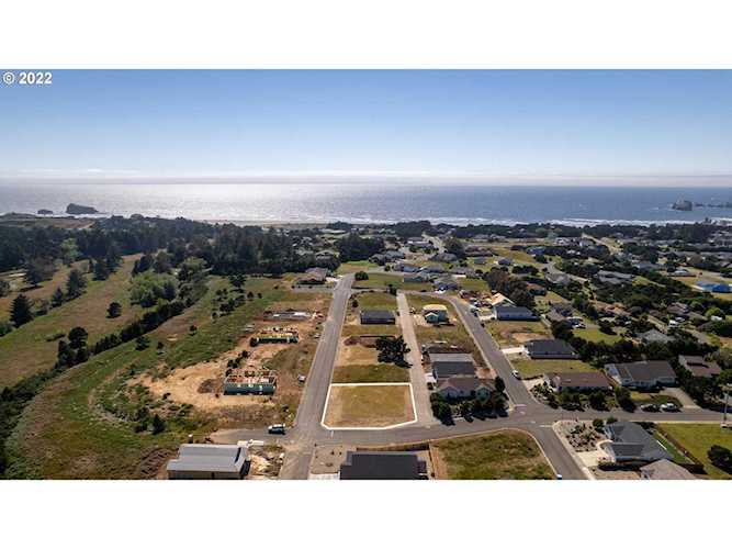 700 Seacrest DR Bandon, OR 97411 | MLS 23580683 Photo 1