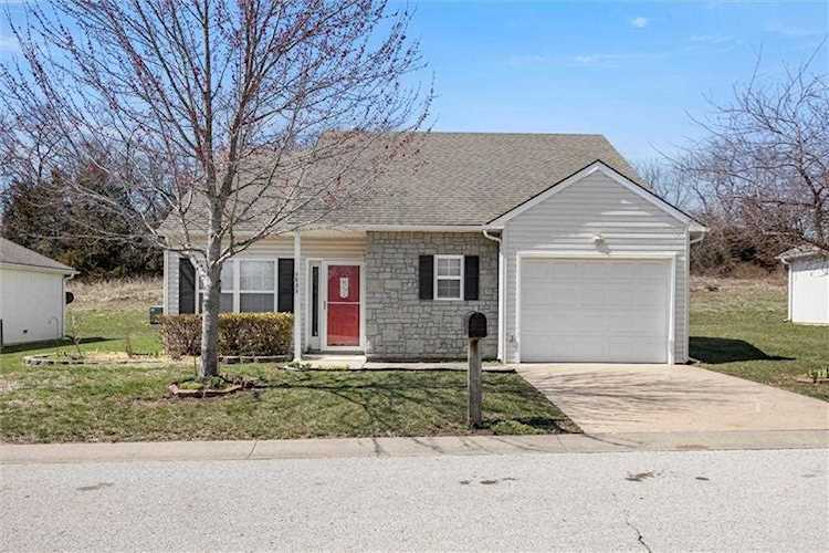 $199,000 - 1531 Fall Creek St Tonganoxie, KS 66086 - MLS ID 2427259 Photo 1