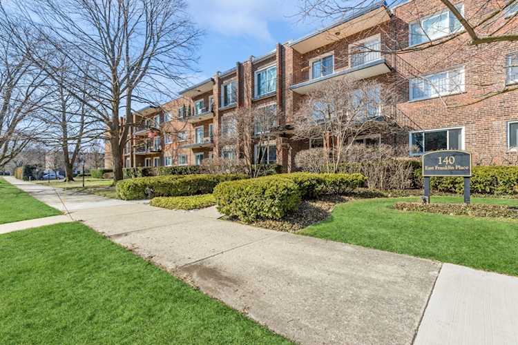 PHOTOS & DETAILS: 140 Franklin Place #202, Lake Forest, IL 60045 For Sale - MLS #11743020 - Photos, Virtual Tour, School Info - Real Estate Listing Info Photo 1