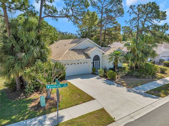 2000 Wyndham Dr Sarasota, FL 34235