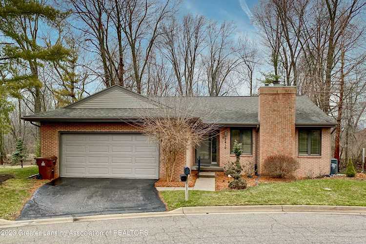 2410 Emerald Forest Circle East Lansing, MI 48823