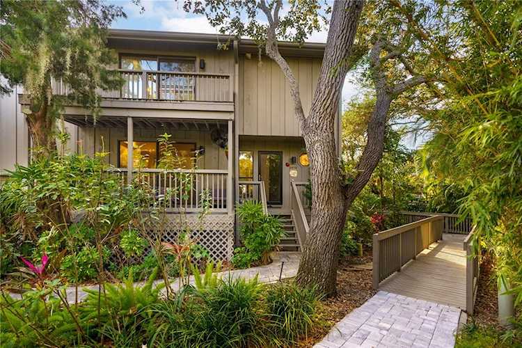 1372 Landings POINT #28 Sarasota, FL 34231