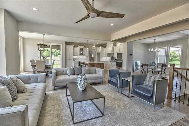 12012 W 184 St Overland Park, KS 66013
