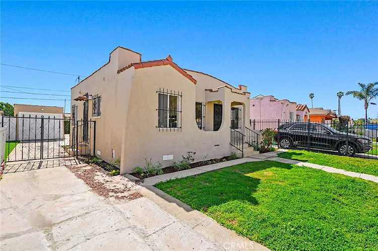 424 W 98th St Los Angeles, CA 90003 | MLS DW23040163 Photo 1