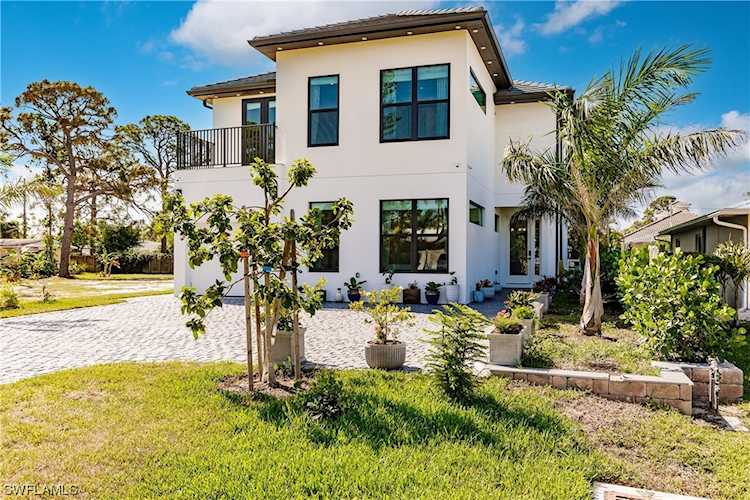 836 N 100th Ave Naples, FL 34108
