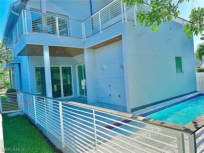 859 N 92Nd Ave Naples, FL 34108