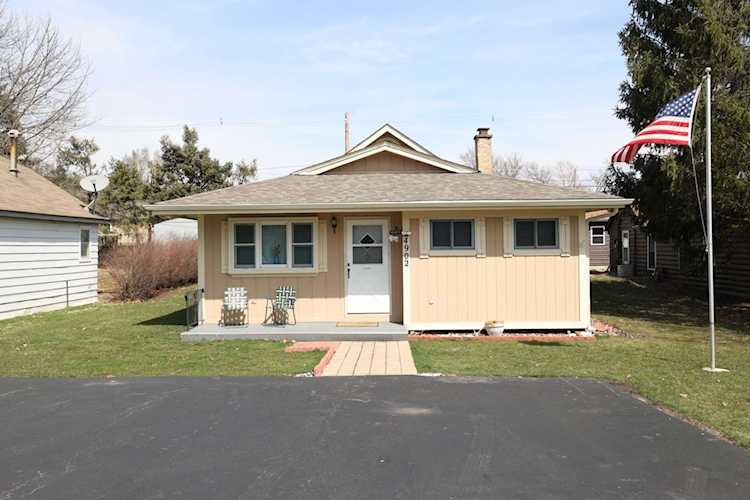 PHOTOS & DETAILS: 4902 Parkview Dr, Mchenry, IL 60050 For Sale - MLS #11748927 - Photos, Virtual Tour, School Info - Real Estate Listing Info Photo 1