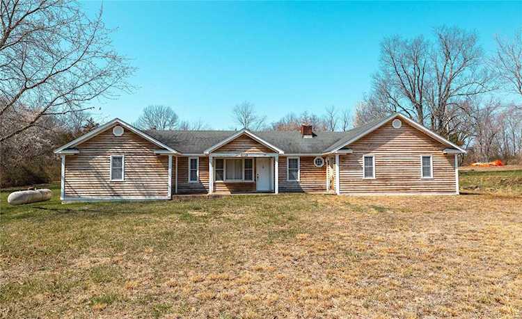 402 Lion St Dixon, MO 65459