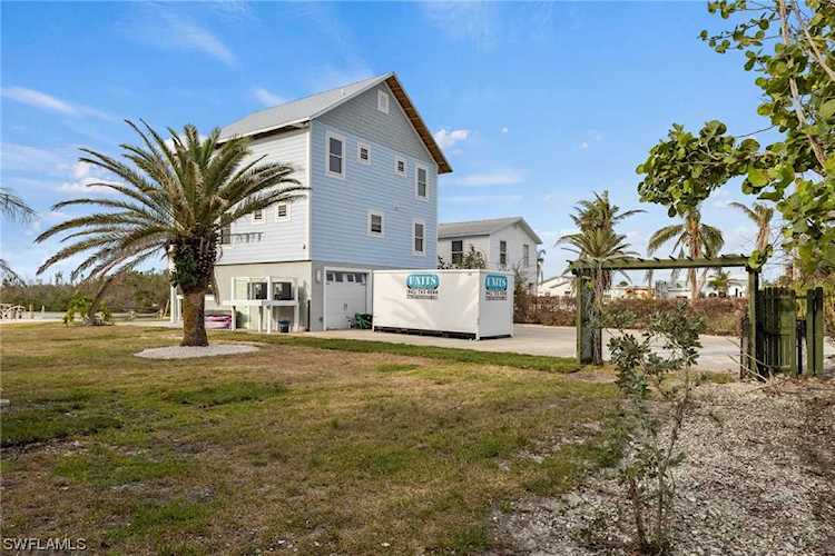 3962-3964 NW Pine Island Rd Matlacha, FL 33993